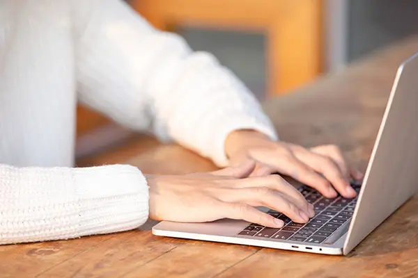 高中艺术播音要练多久